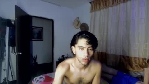 Snapshot of sweet_tippot chatting on December 31, 6:05 am Tippot and Germaine online show from December 31, 6:05 am