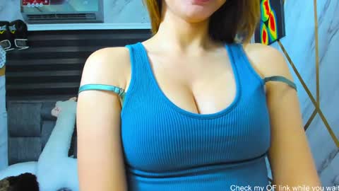Snapshot of sweet_tits2 chatting on April 24, 10:01 pm Isabella online show from April 24, 10:01 pm