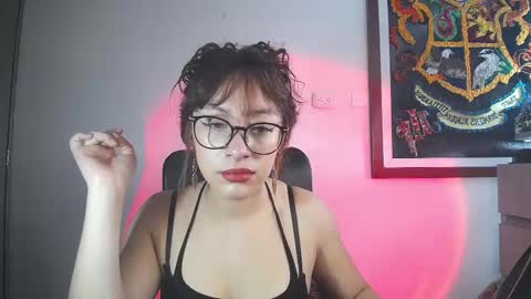 Snapshot of sweet_venus4 chatting on October 22, 3:45 pm sweet_venus4 online show from October 22, 3:45 pm