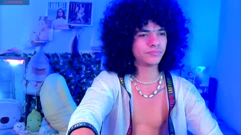 Snapshot of sweet_vond chatting on December 16, 7:10 pm Steven independent model online show from December 16, 7:10 pm