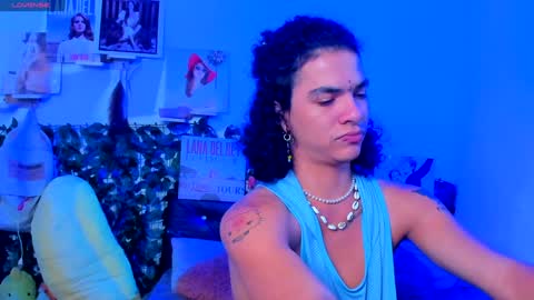 Snapshot of sweet_vond chatting on December 17, 3:17 pm Steven independent model online show from December 17, 3:17 pm