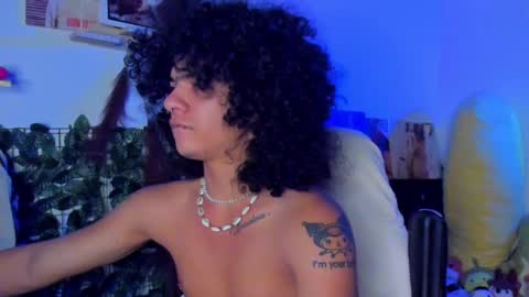 Snapshot of sweet_vond chatting on January 20, 2:53 am Steven independent model online show from January 20, 2:53 am