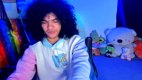 Snapshot of sweet_vond chatting on February 7, 3:23 am Steven independent model online show from February 7, 3:23 am