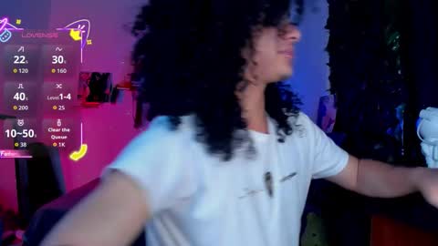 Snapshot of sweet_vond chatting on October 16, 1:50 am Steven independent model online show from October 16, 1:50 am