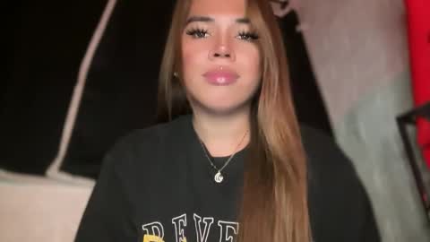 Snapshot of sweetalexa19 chatting on December 5, 12:22 pm alexa your one and only queen online show from December 5, 12:22 pm