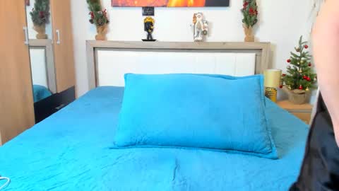 Snapshot of sweetangell69_ chatting on December 14, 3:01 am Viorica online show from December 14, 3:01 am