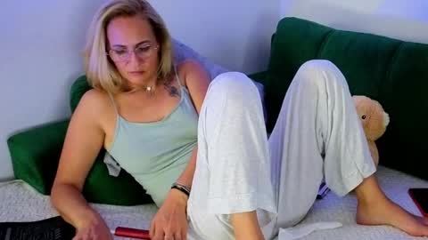 Ania online show from April 21, 1:42 am