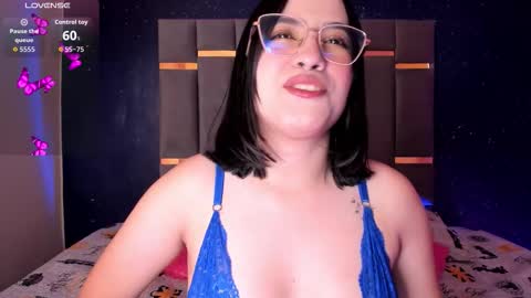 Snapshot of sweetanniie_ chatting on November 7, 4:01 am Annie online show from November 7, 4:01 am