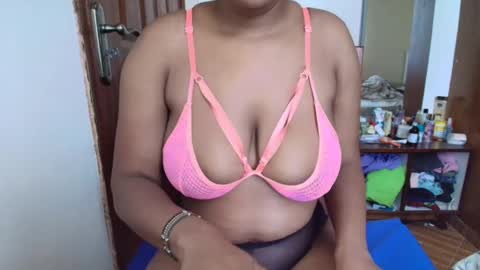 Snapshot of sweetateka chatting on February 14, 8:21 am Sweetateka online show from February 14, 8:21 am