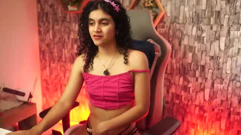 Salom independent model online show from March 25, 9:10 pm