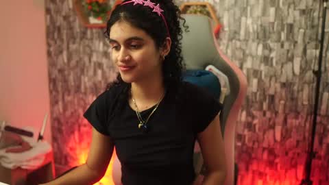 Salom independent model online show from April 18, 7:58 pm