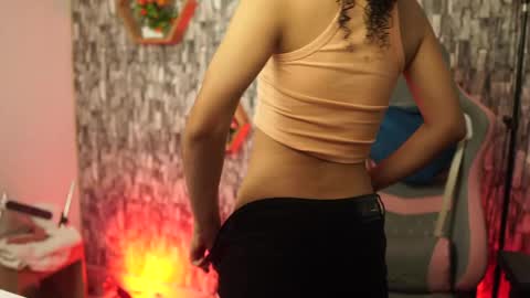 Salom independent model online show from April 20, 9:05 pm