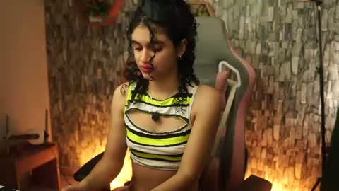 Salom independent model online show from June 9, 9:26 pm