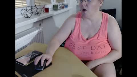 Sweetboobs85h online show from February 4, 9:20 pm