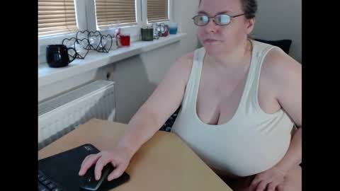 Sweetboobs85h online show from February 7, 12:28 pm