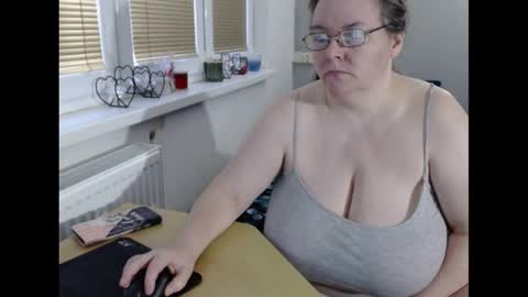 Sweetboobs85h online show from February 12, 7:13 am