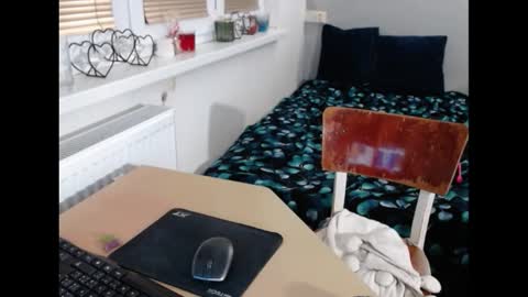 Sweetboobs85h online show from February 17, 5:32 pm