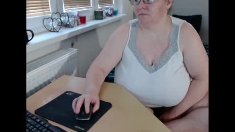 Sweetboobs85h online show from February 22, 12:51 pm