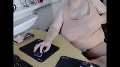 Sweetboobs85h online show from February 23, 8:11 pm