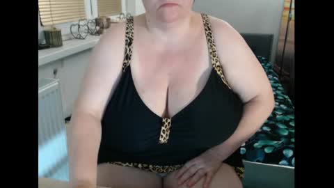 Sweetboobs85h online show from June 5, 8:25 pm