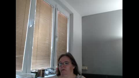 Sweetboobs85h online show from June 12, 6:01 am