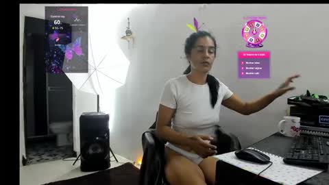 Snapshot of sweetcatallina chatting on June 8, 12:38 pm sweetcatallina online show from June 8, 12:38 pm