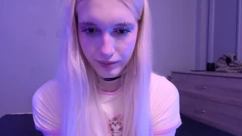 sweetcrystalll online show from June 24, 10:31 pm