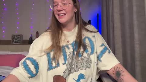 Snapshot of sweetdee222x chatting on December 6, 7:54 am Delilah Samson online show from December 6, 7:54 am