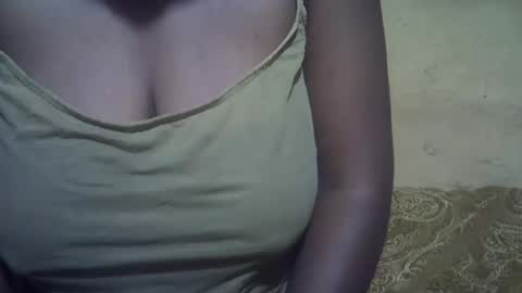 Snapshot of sweetdivah2 chatting on July 10, 3:33 am divinah online show from July 10, 3:33 am