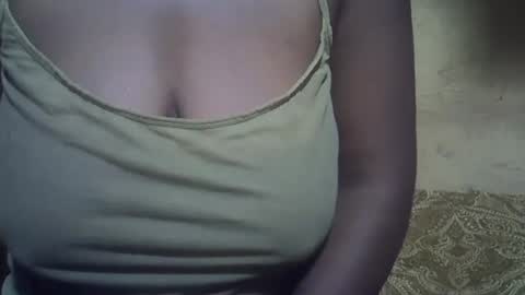Snapshot of sweetdivah2 chatting on July 18, 12:37 am divinah online show from July 18, 12:37 am