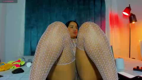 Mia online show from November 12, 11:43 am