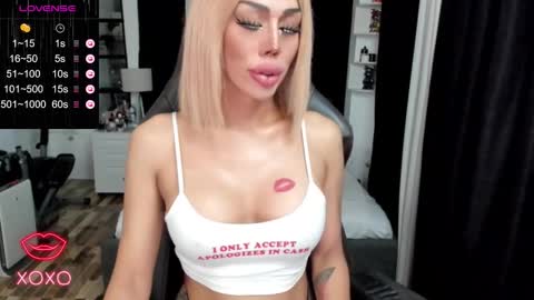 Snapshot of sweetestcandice08 chatting on October 21, 7:03 pm CANDACE online show from October 21, 7:03 pm