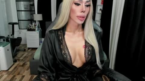 Snapshot of sweetestcandice08 chatting on May 5, 5:54 pm CANDACE online show from May 5, 5:54 pm