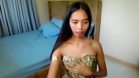 Snapshot of sweetgirl_daphne chatting on April 13, 6:19 am sweetgirl_daphne online show from April 13, 6:19 am