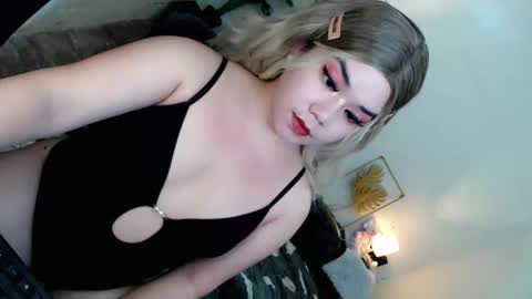 Snapshot of sweetgirl_mayxx chatting on January 19, 12:25 am May online show from January 19, 12:25 am