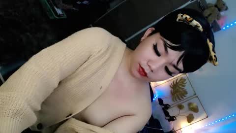 Snapshot of sweetgirl_mayxx chatting on February 9, 12:42 pm May online show from February 9, 12:42 pm