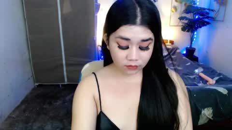 Snapshot of sweetgirl_mayxx chatting on March 1, 2:41 pm May online show from March 1, 2:41 pm