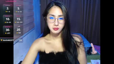 Snapshot of sweetgirl_wendyxx chatting on December 15, 6:37 pm Wendy  online show from December 15, 6:37 pm
