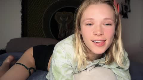 Snapshot of sweetgracee chatting on December 27, 7:18 am sweetgracee online show from December 27, 7:18 am