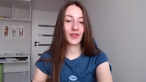 Snapshot of sweetheart_77 chatting on June 22, 8:33 am Emma online show from June 22, 8:33 am