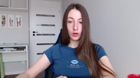 Snapshot of sweetheart_77 chatting on June 25, 8:08 am Emma online show from June 25, 8:08 am