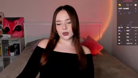 Hannah online show from November 28, 1:25 pm