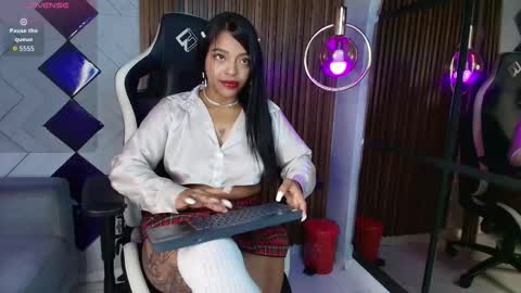 Snapshot of sweetie_foxxxx chatting on October 30, 11:00 am violeta online show from October 30, 11:00 am