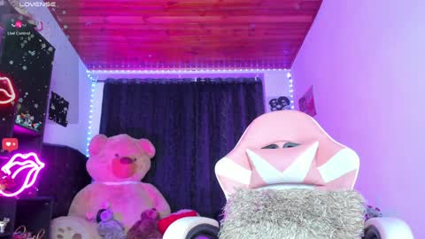 Snapshot of sweetie_lena_ chatting on February 7, 6:35 am online show from February 7, 6:35 am