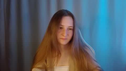 Snapshot of sweetie_lover chatting on May 30, 9:23 pm Annie online show from May 30, 9:23 pm