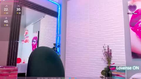 Snapshot of sweetieandjuiicy chatting on February 18, 2:27 pm Call me Nataly  online show from February 18, 2:27 pm