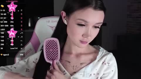Snapshot of sweetiebones chatting on December 8, 1:47 pm bratty gf online show from December 8, 1:47 pm