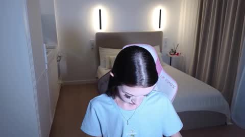 Snapshot of sweetiebones chatting on January 12, 9:14 am bratty gf online show from January 12, 9:14 am