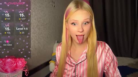 Snapshot of sweetielis chatting on December 6, 1:11 pm sweetie Lisa3 online show from December 6, 1:11 pm