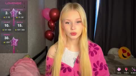 Snapshot of sweetielis chatting on December 10, 8:51 am sweetie Lisa3 online show from December 10, 8:51 am